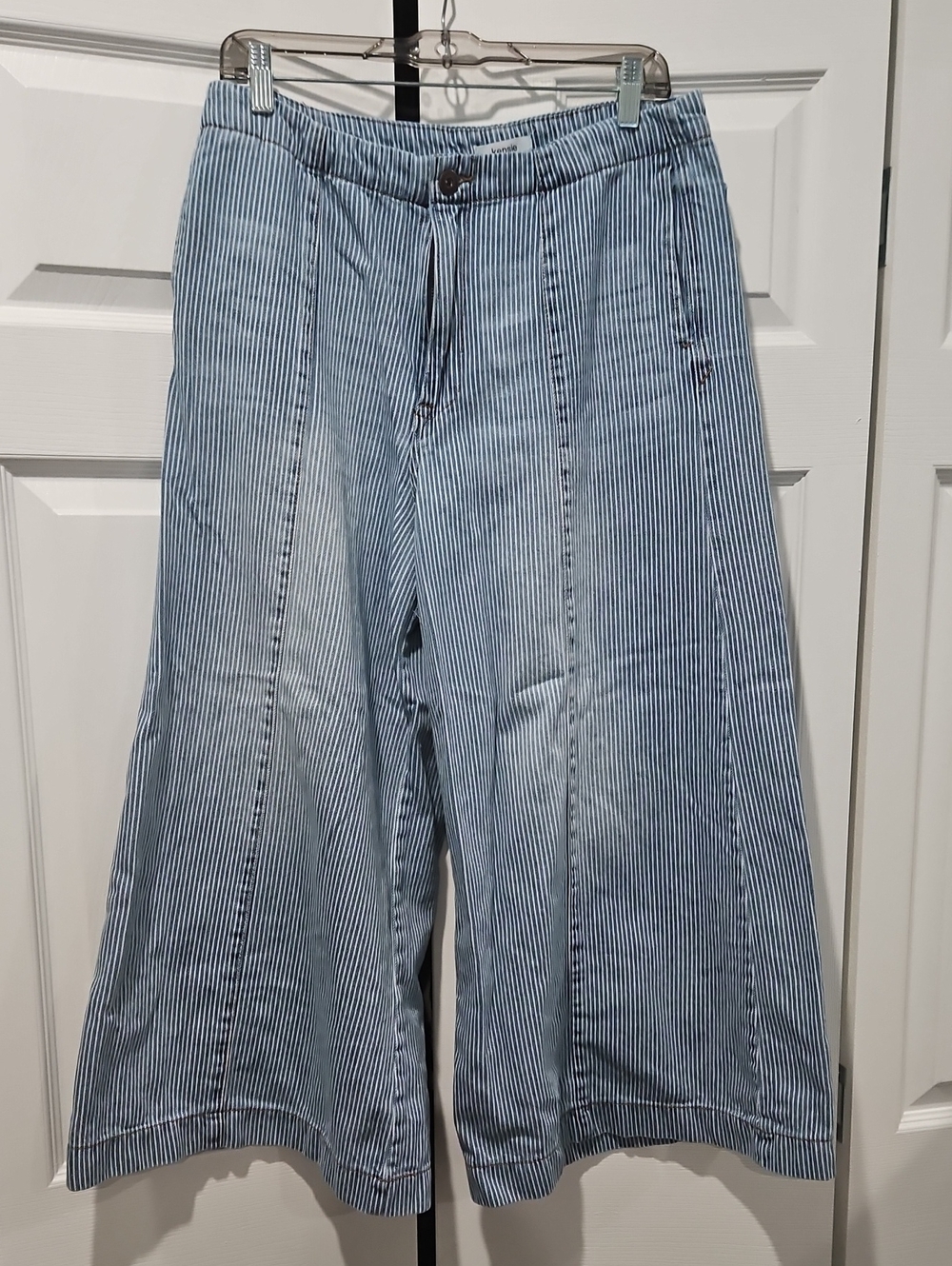 Kensie Blue & White Pinstripe Gaucho Jeans